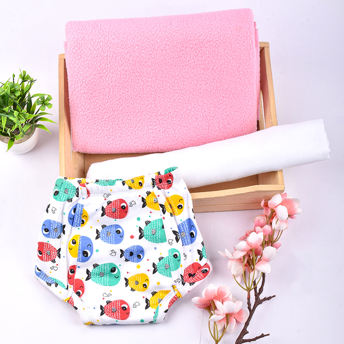 Baby Unisex  cotton 1 Square Nappy 1 Padded Underwear, 1 Drysheet combo